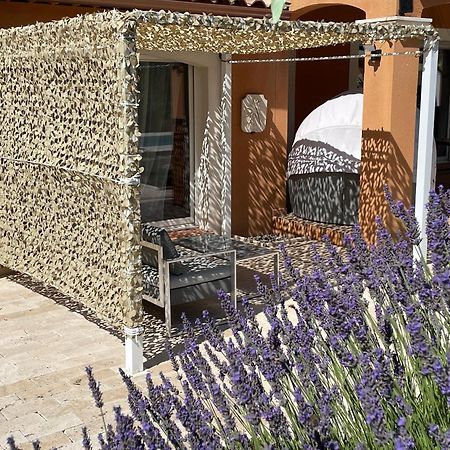 Les Lavandes Bed and Breakfast Alleins Esterno foto