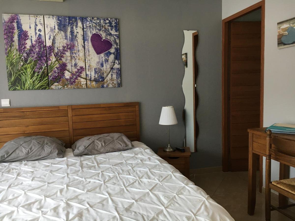 Les Lavandes Bed and Breakfast Alleins Esterno foto